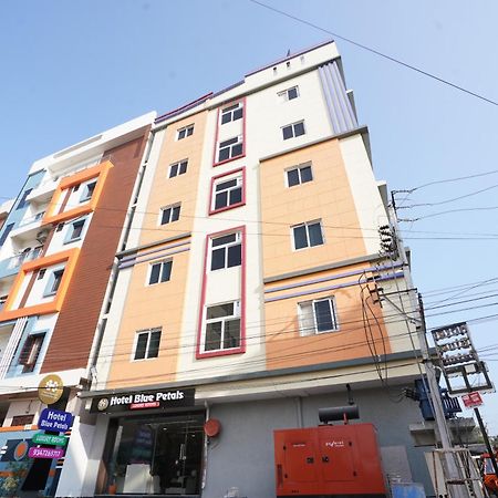 Hotel Blue Petals Shamshabad Ngoại thất bức ảnh