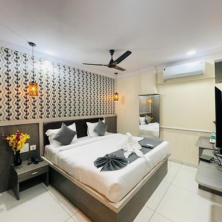 Hotel Blue Petals Shamshabad Ngoại thất bức ảnh