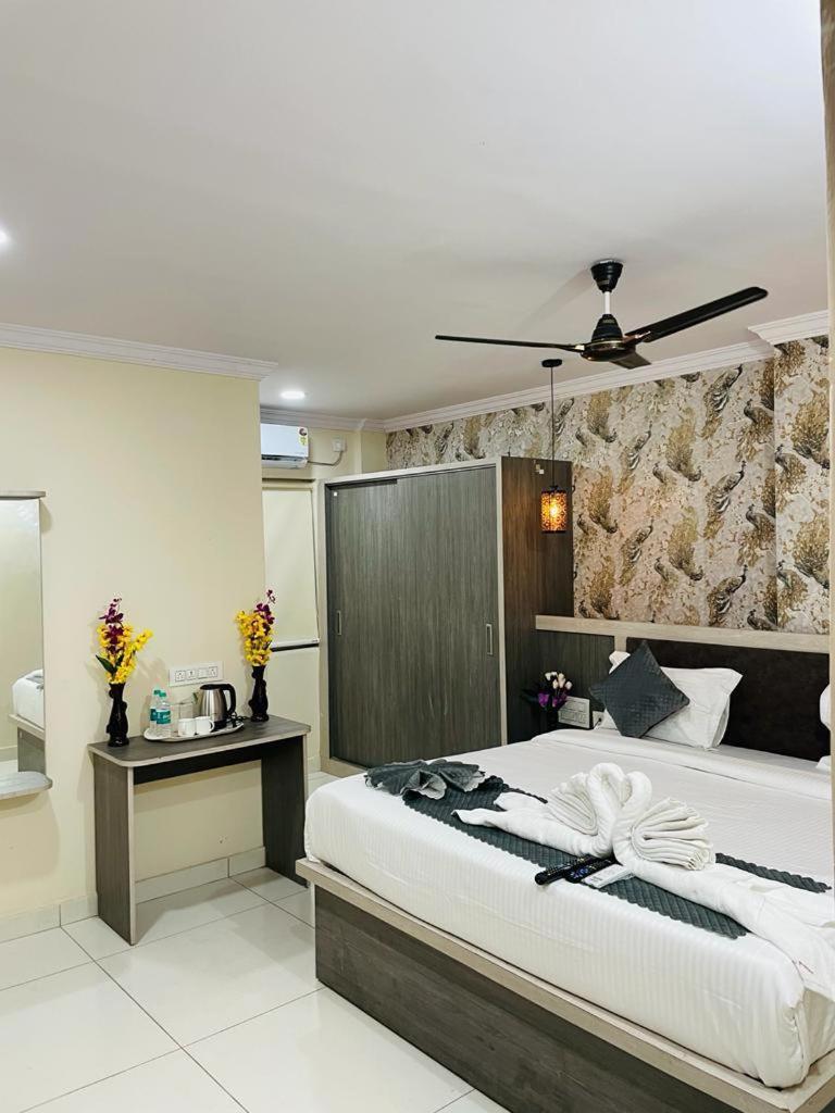 Hotel Blue Petals Shamshabad Ngoại thất bức ảnh