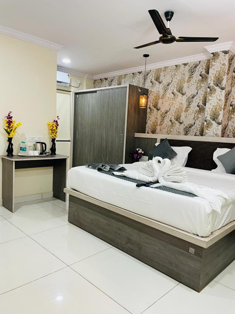 Hotel Blue Petals Shamshabad Ngoại thất bức ảnh