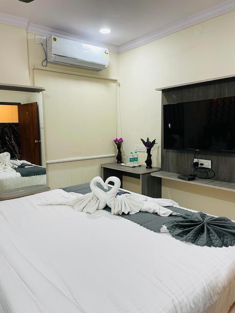Hotel Blue Petals Shamshabad Ngoại thất bức ảnh