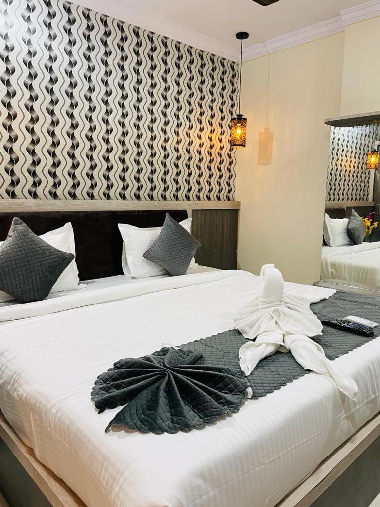 Hotel Blue Petals Shamshabad Ngoại thất bức ảnh