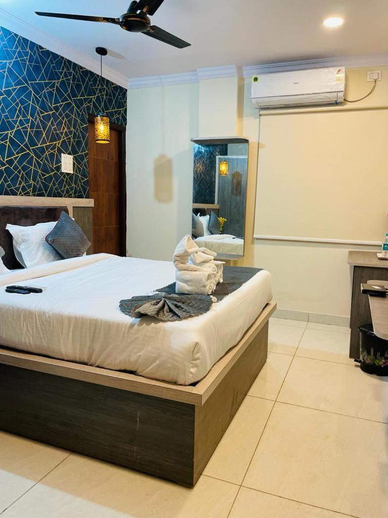 Hotel Blue Petals Shamshabad Ngoại thất bức ảnh