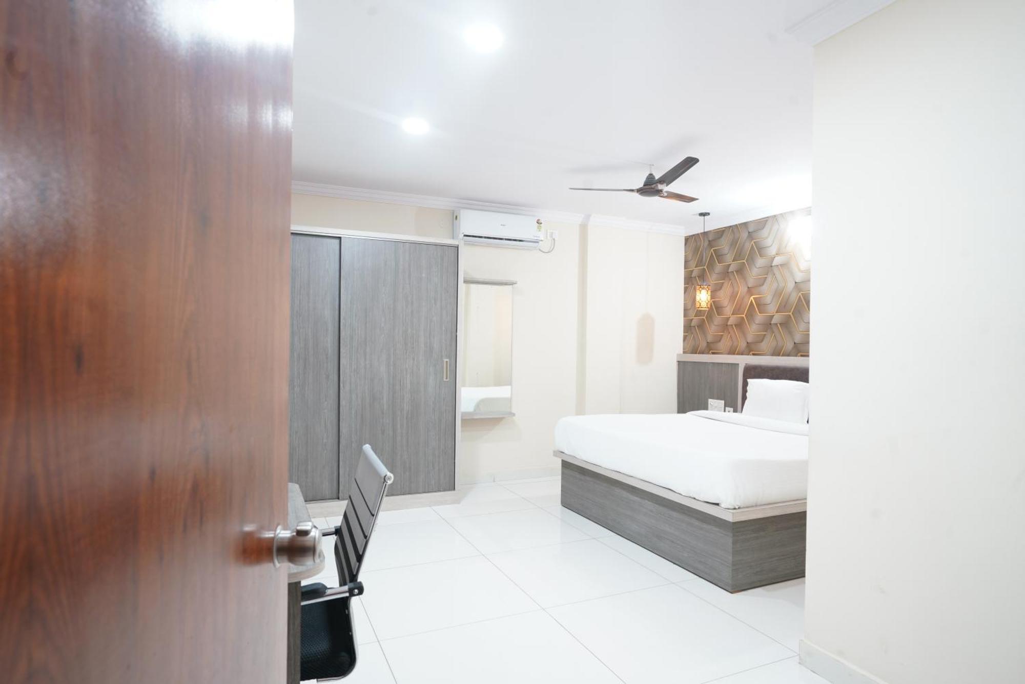 Hotel Blue Petals Shamshabad Ngoại thất bức ảnh