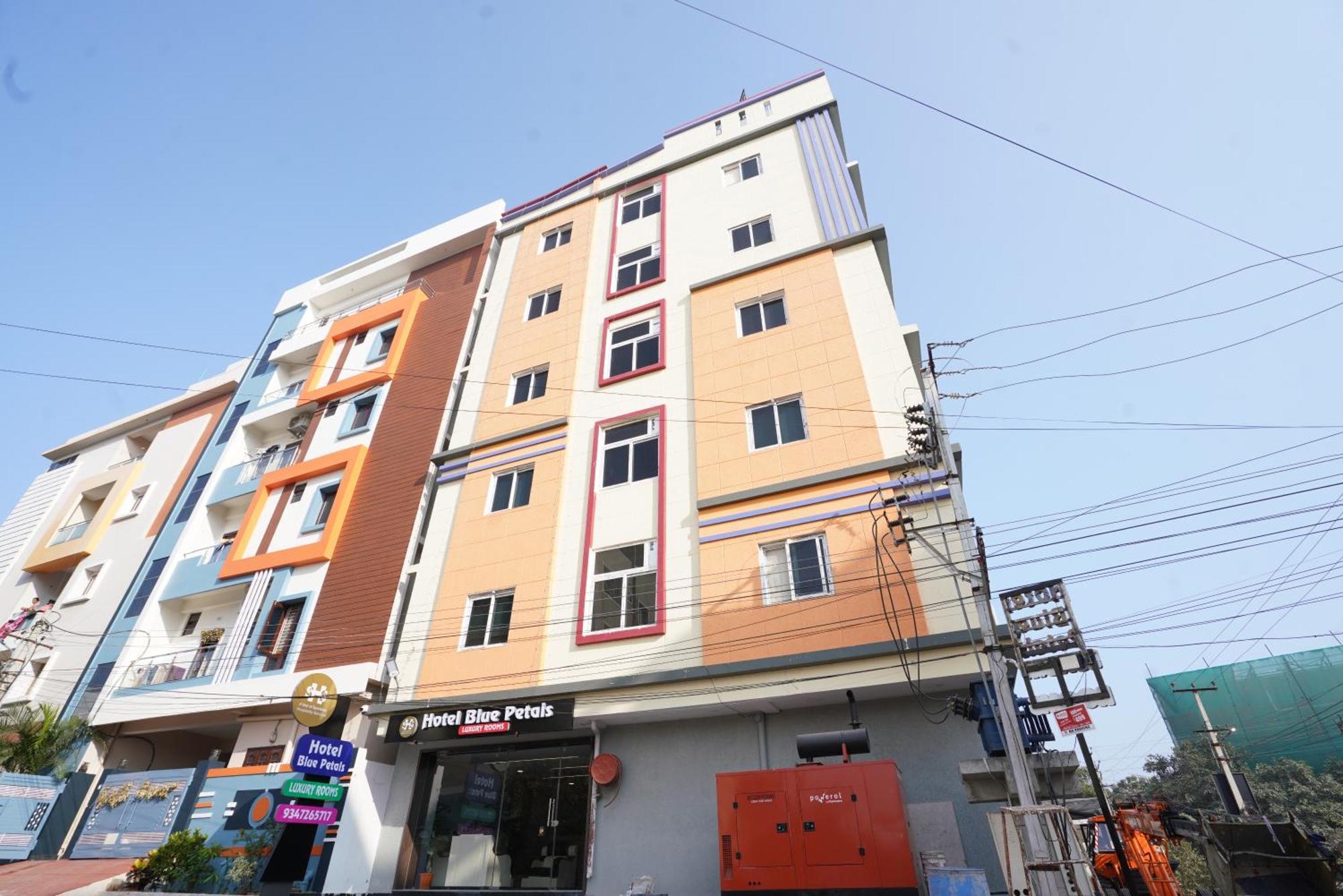 Hotel Blue Petals Shamshabad Ngoại thất bức ảnh