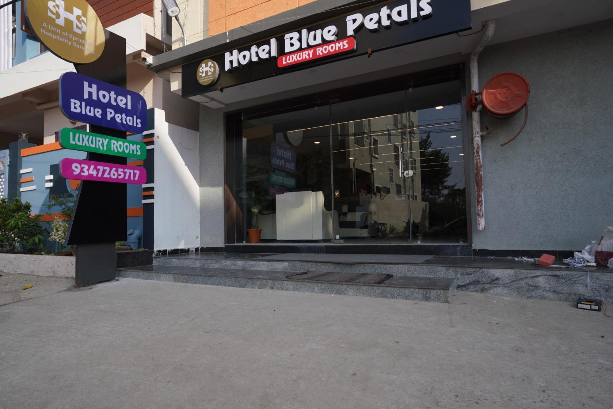 Hotel Blue Petals Shamshabad Ngoại thất bức ảnh