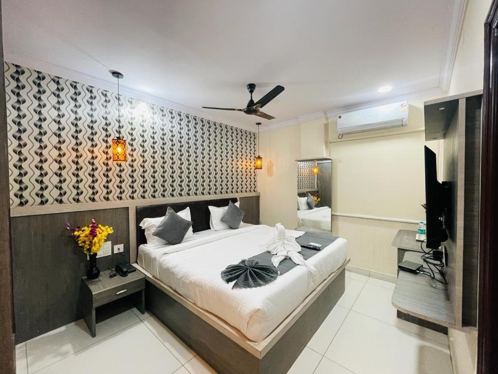 Hotel Blue Petals Shamshabad Ngoại thất bức ảnh